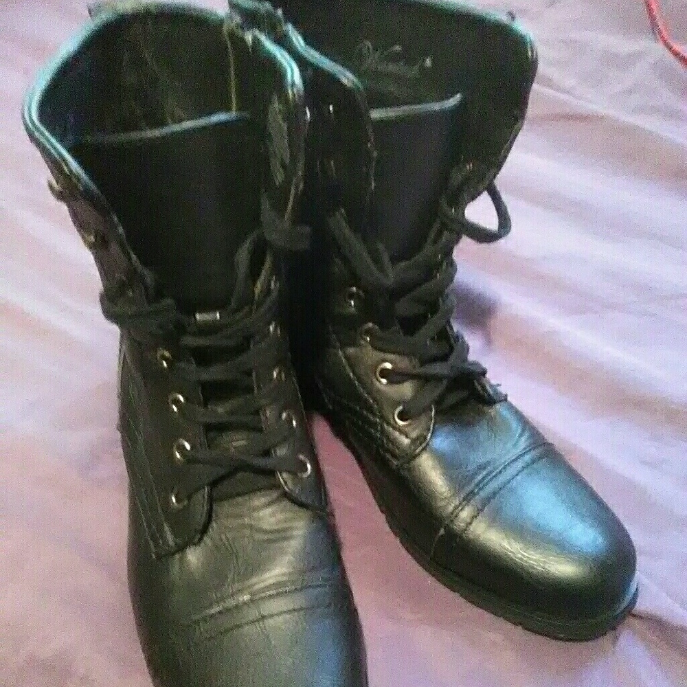 Black short top boots